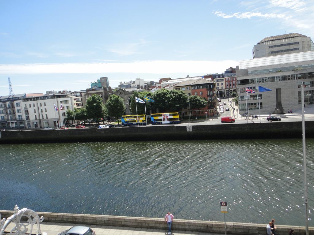 Inn On The Liffey Guesthouse Dublin Bagian luar foto